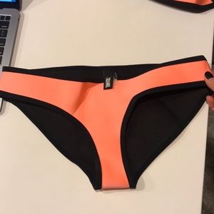 TRIANGL size M bottoms